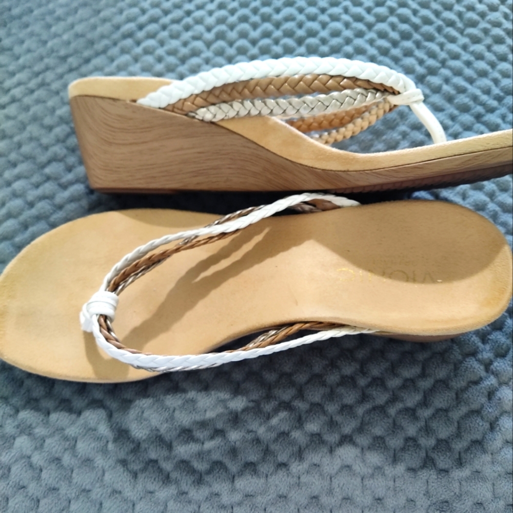 Vionic gold and white heeled sandal